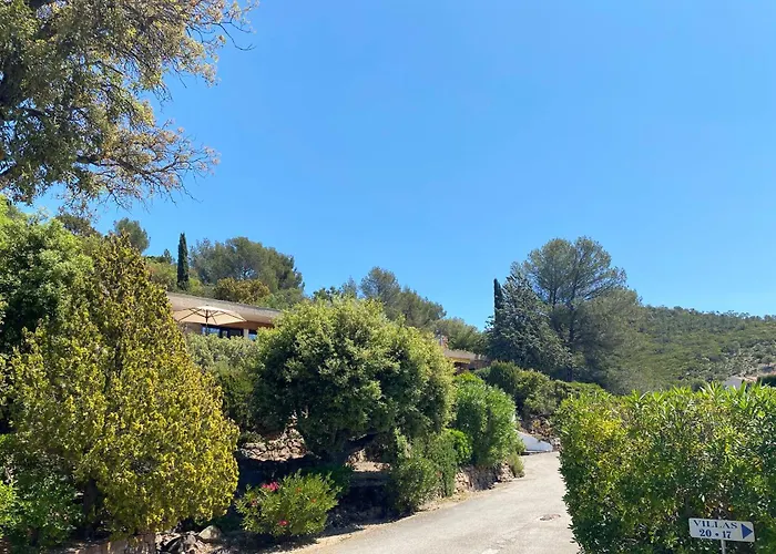 Superbe Petite Villa Moderne Surplombant La Mer